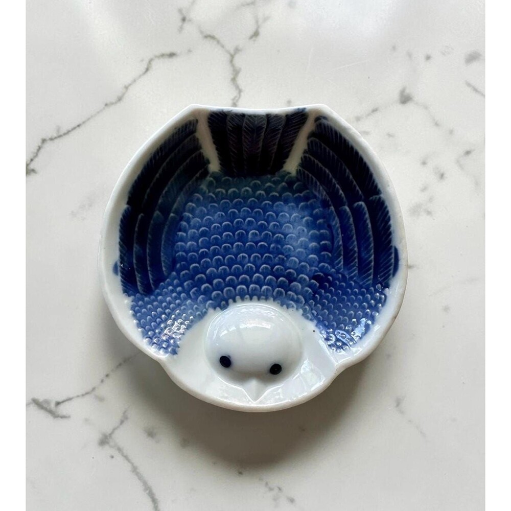 Japanese porcelain bird dish fukura suzume (plump sparrow). Trinket tray, plate.